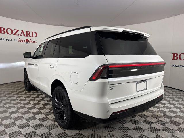 Photo of 2025 Pristine White Metallic Tri-Coat Lincoln Navigator