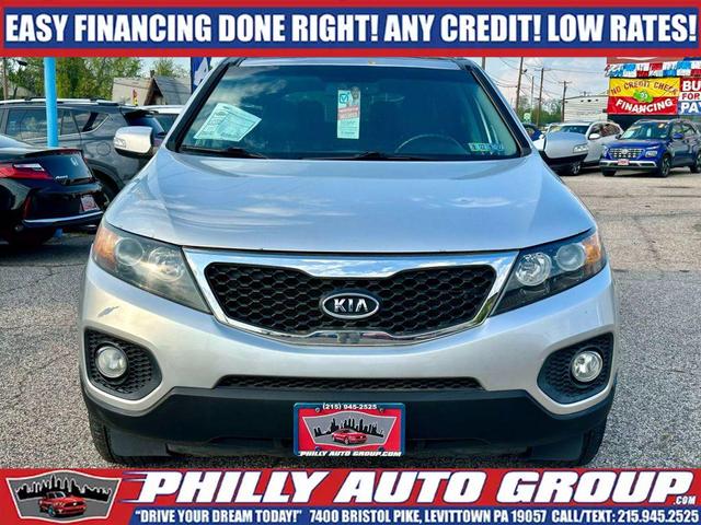 Photo of 2011 Bright Silver Kia Sorento