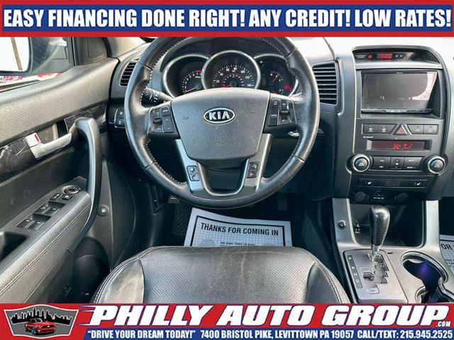 Photo of 2011 Bright Silver Kia Sorento