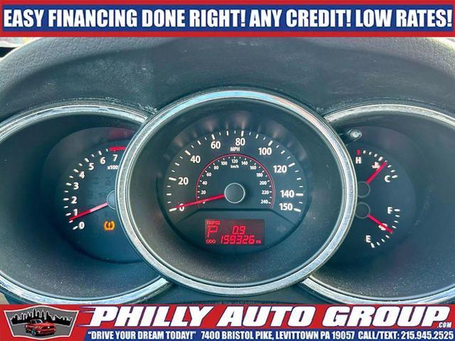 Photo of 2011 Bright Silver Kia Sorento