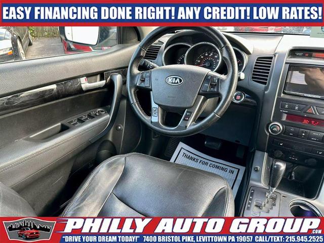 Photo of 2011 Bright Silver Kia Sorento