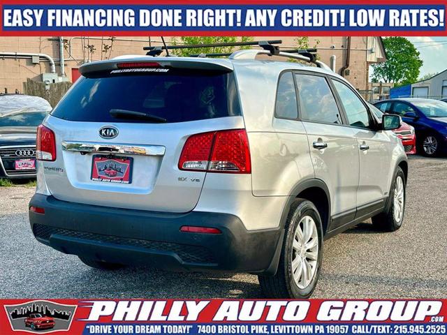 Photo of 2011 Bright Silver Kia Sorento