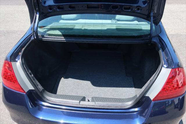 Photo of 2006 Royal Blue Pearl Honda Accord