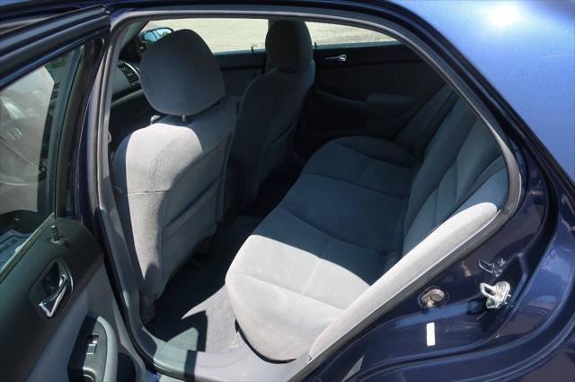 Photo of 2006 Royal Blue Pearl Honda Accord