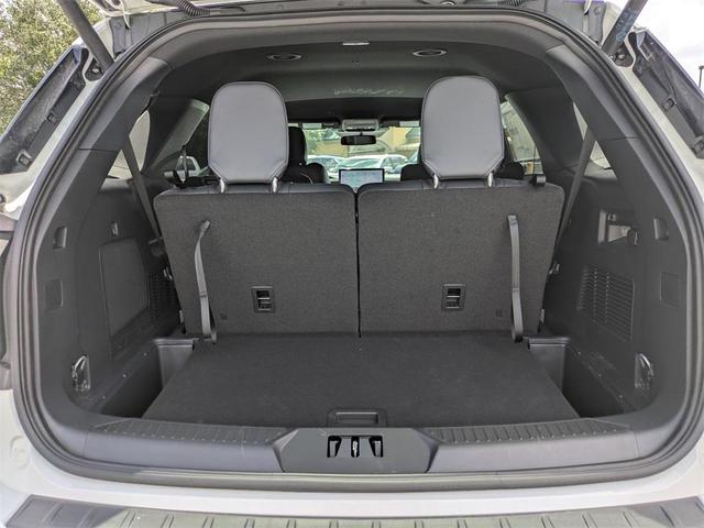 Photo of 2025 White Metallic Ford Explorer
