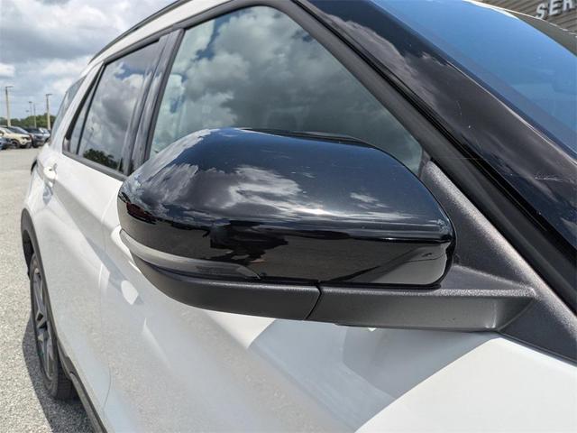 Photo of 2025 White Metallic Ford Explorer