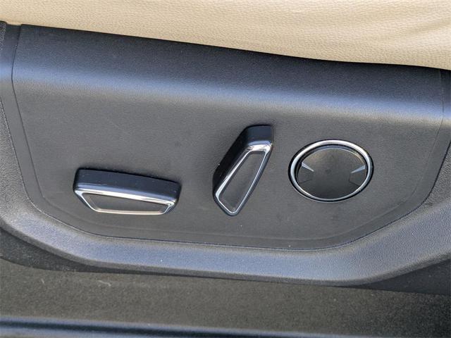 Photo of 2023 Oxford White Ford Expedition