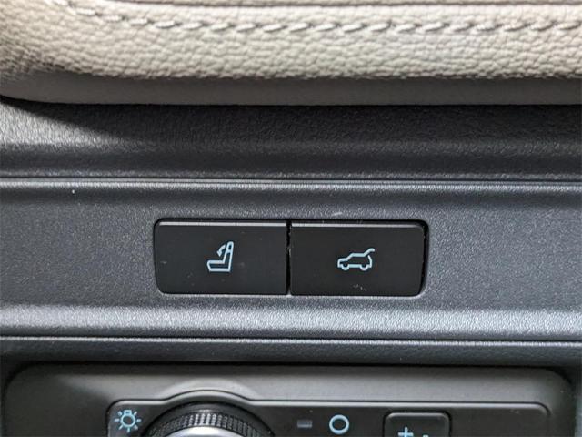 Photo of 2023 Oxford White Ford Expedition