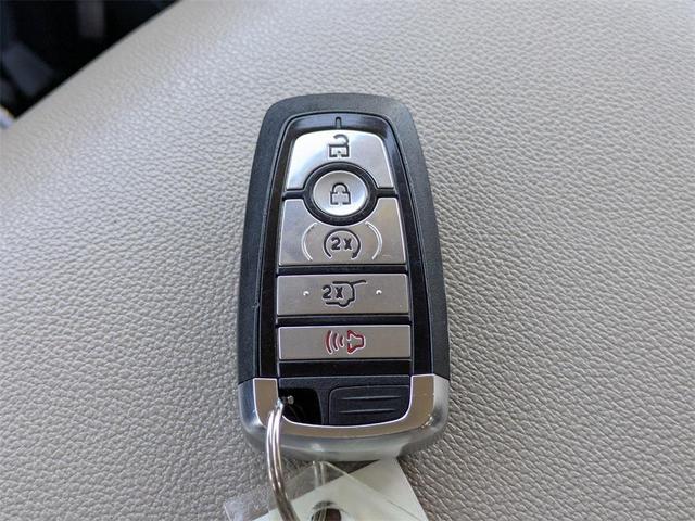 Photo of 2023 Oxford White Ford Expedition