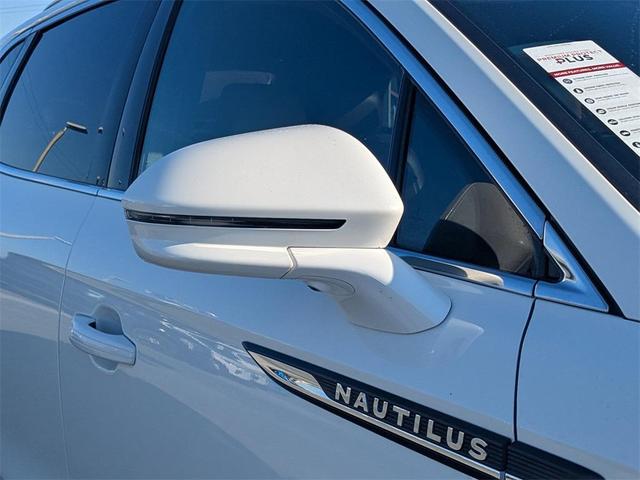 Photo of 2022 Pristine White Metallic Tri-Coat Lincoln Nautilus
