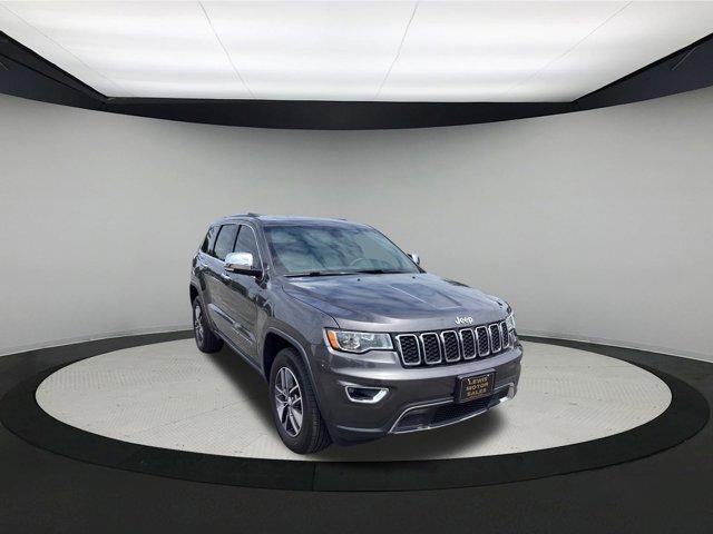 Photo of 2018 Granite Crystal Clearcoat Metallic Jeep Grand Cherokee