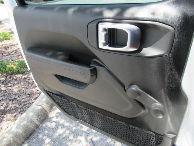 Photo of 2022 Bright White Clearcoat Jeep Gladiator