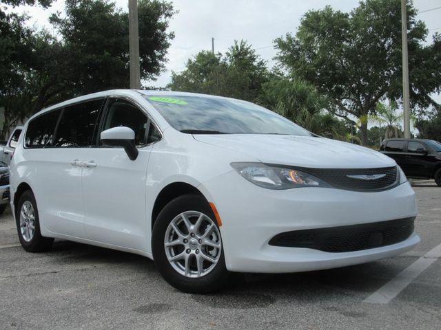 2022 Chrysler Voyager