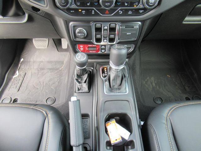 Photo of 2025 Bright White Clearcoat Jeep Wrangler