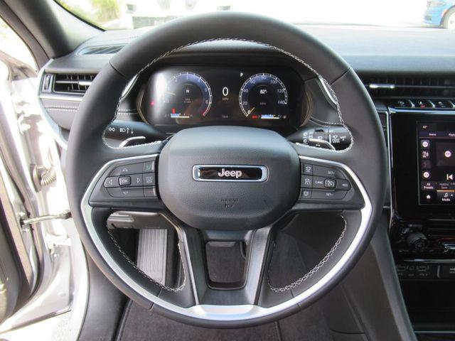 Photo of 2025 Silver Zynith Jeep Grand Cherokee
