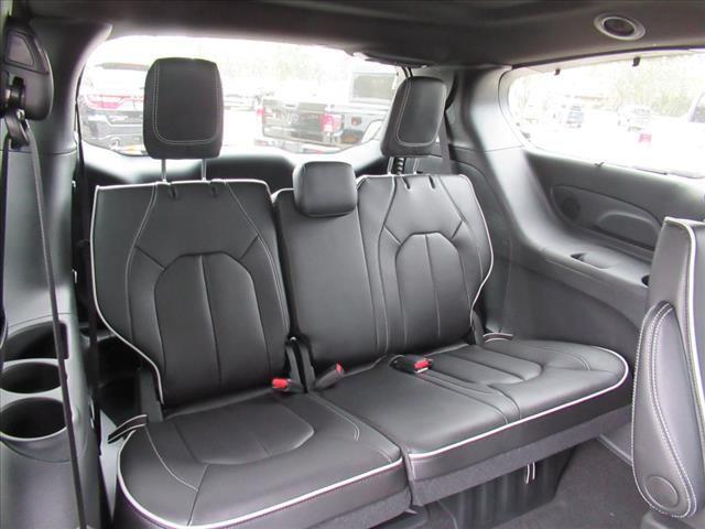 Photo of 2025 Bright White Clearcoat Chrysler Pacifica