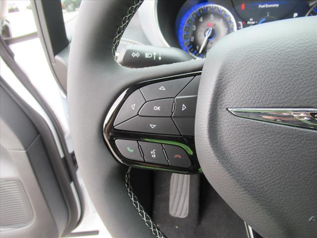 Photo of 2025 Bright White Clearcoat Chrysler Pacifica