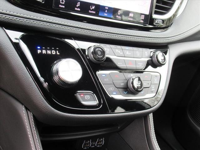 Photo of 2025 Bright White Clearcoat Chrysler Pacifica