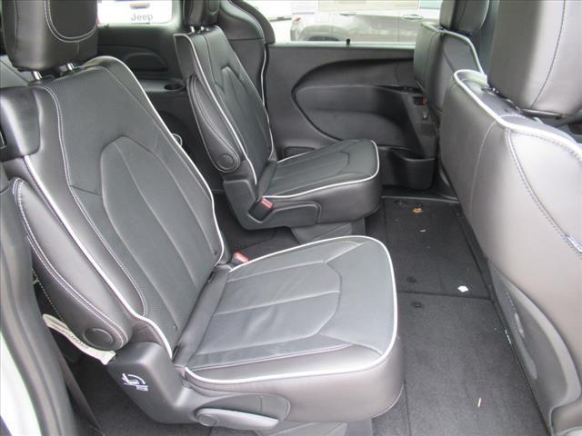 Photo of 2025 Bright White Clearcoat Chrysler Pacifica