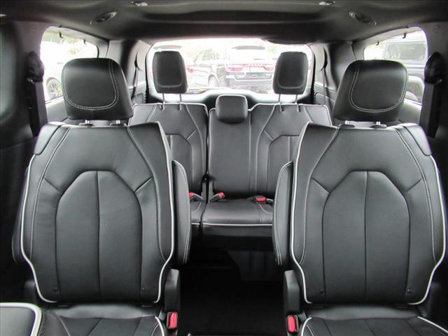 Photo of 2025 Bright White Clearcoat Chrysler Pacifica