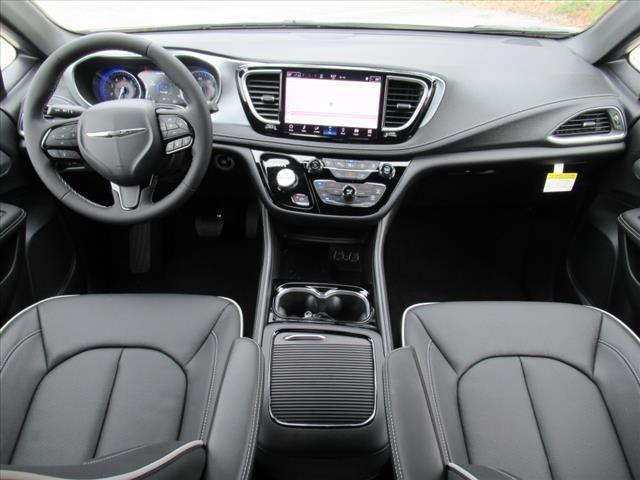 Photo of 2025 Bright White Clearcoat Chrysler Pacifica