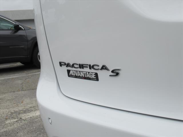 Photo of 2025 Bright White Clearcoat Chrysler Pacifica