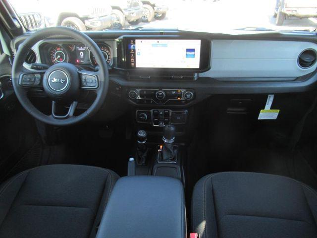 Photo of 2025 Anvil Clearcoat Jeep Wrangler