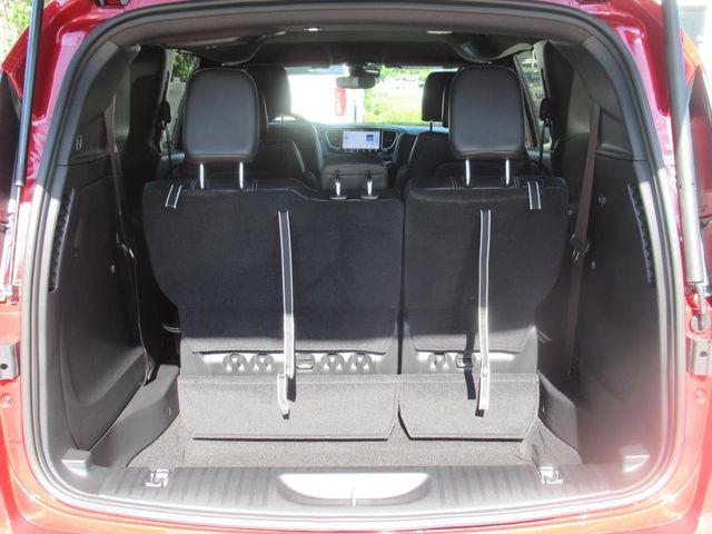 Photo of 2025 Red Hot Pearlcoat Chrysler Voyager