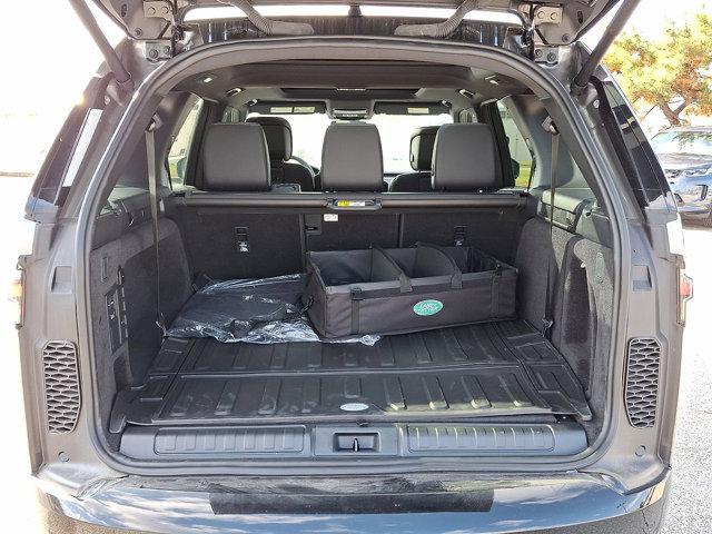 Photo of 2024 Lantau Bronze Metallic - 1DP Land Rover Discovery