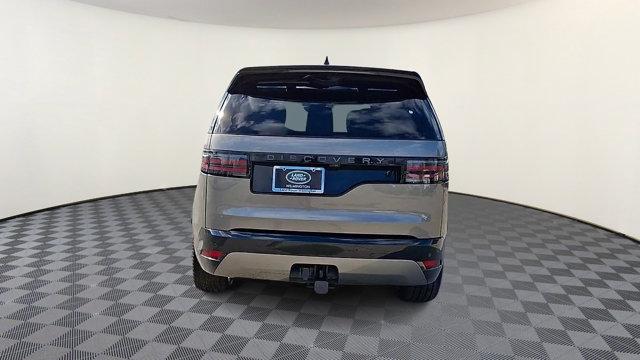 Photo of 2024 Lantau Bronze Metallic - 1DP Land Rover Discovery