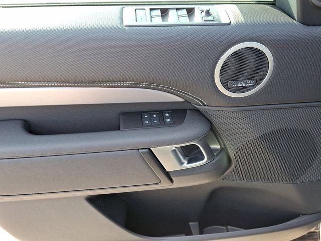 Photo of 2024 Lantau Bronze Metallic - 1DP Land Rover Discovery