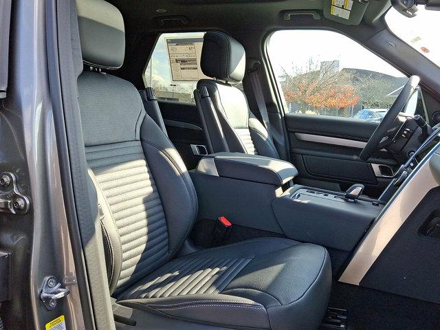 Photo of 2024 Lantau Bronze Metallic - 1DP Land Rover Discovery