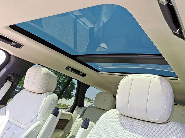 Photo of 2025 Fuji White - 1AA Land Rover Range Rover