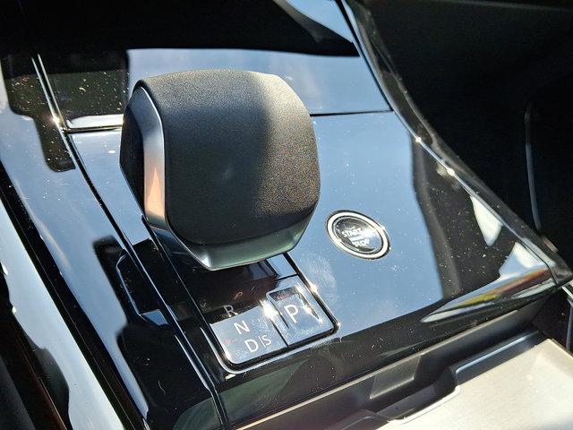 Photo of 2025 Fuji White - 1AA Land Rover Range Rover Sport