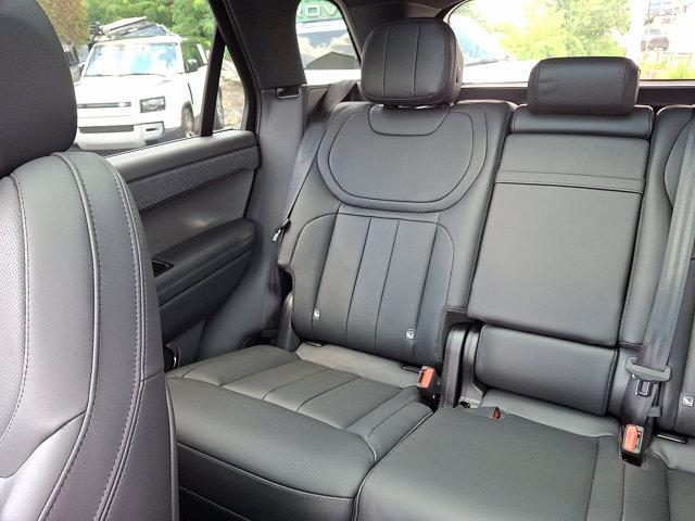 Photo of 2025 Fuji White - 1AA Land Rover Range Rover Sport