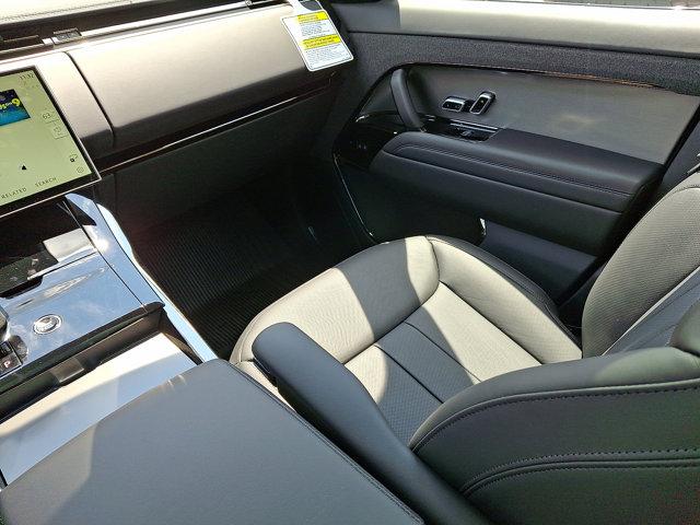 Photo of 2025 Fuji White - 1AA Land Rover Range Rover Sport