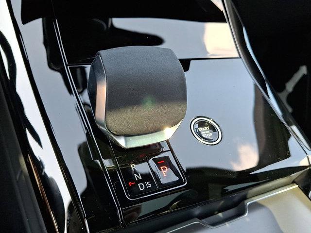 Photo of 2025 Fuji White - 1AA Land Rover Range Rover Sport