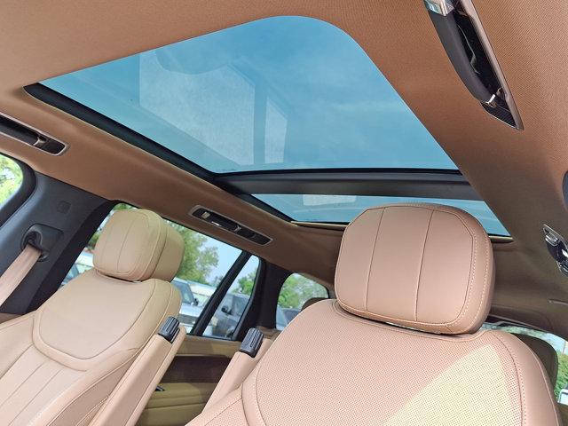Photo of 2025 Hakuba Silver Metallic - 1DU Land Rover Range Rover