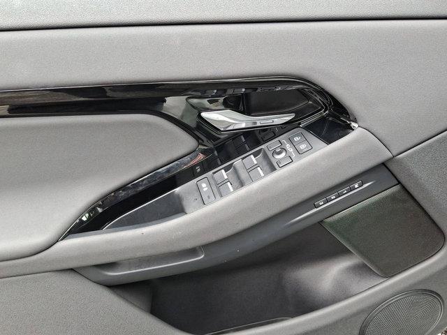 Photo of 2025 Fuji White - 1AA Land Rover Range Rover Evoque
