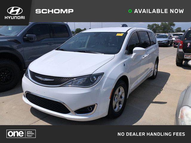 Photo of 2018 Bright White Clearcoat Chrysler Pacifica Hybrid