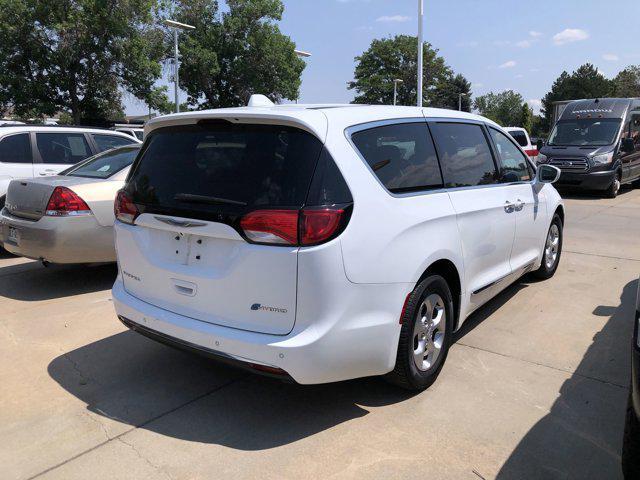 Photo of 2018 Bright White Clearcoat Chrysler Pacifica Hybrid