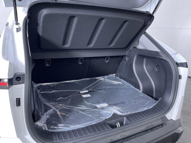 Photo of 2025 Atlas White Hyundai KONA