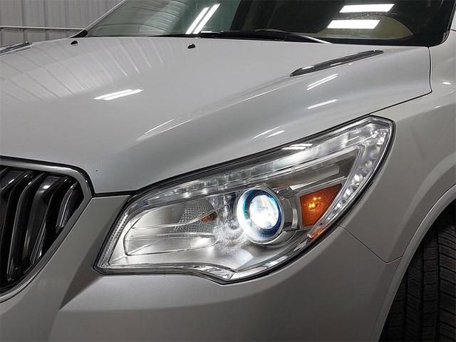 Photo of 2017 White Frost Tricoat Buick Enclave