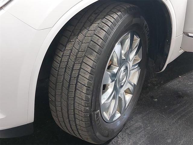 Photo of 2017 White Frost Tricoat Buick Enclave