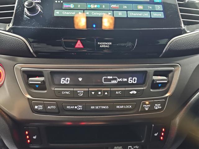 Photo of 2022 Obsidian Blue Pearl Honda Pilot