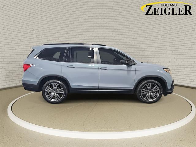 Photo of 2022 Obsidian Blue Pearl Honda Pilot
