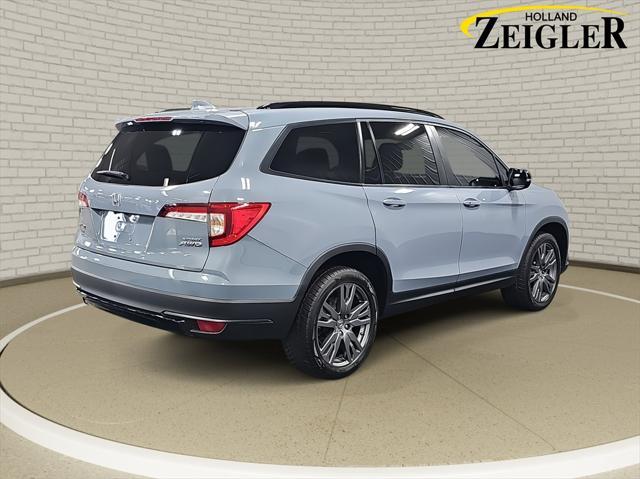 Photo of 2022 Obsidian Blue Pearl Honda Pilot