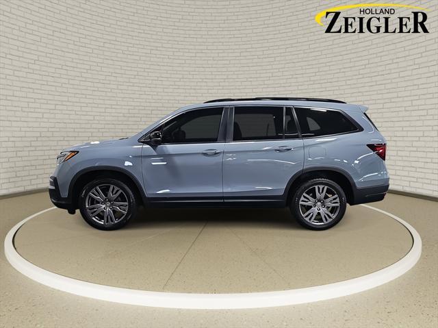 Photo of 2022 Obsidian Blue Pearl Honda Pilot