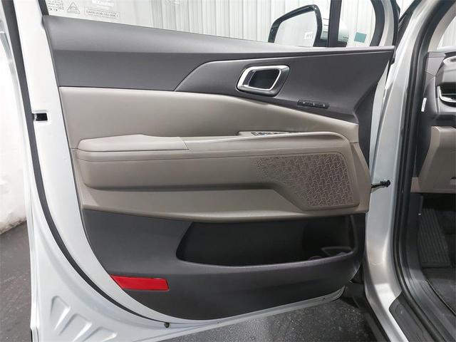 Photo of 2026 Ivory Silver Kia Carnival