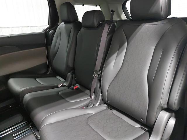 Photo of 2026 Ivory Silver Kia Carnival